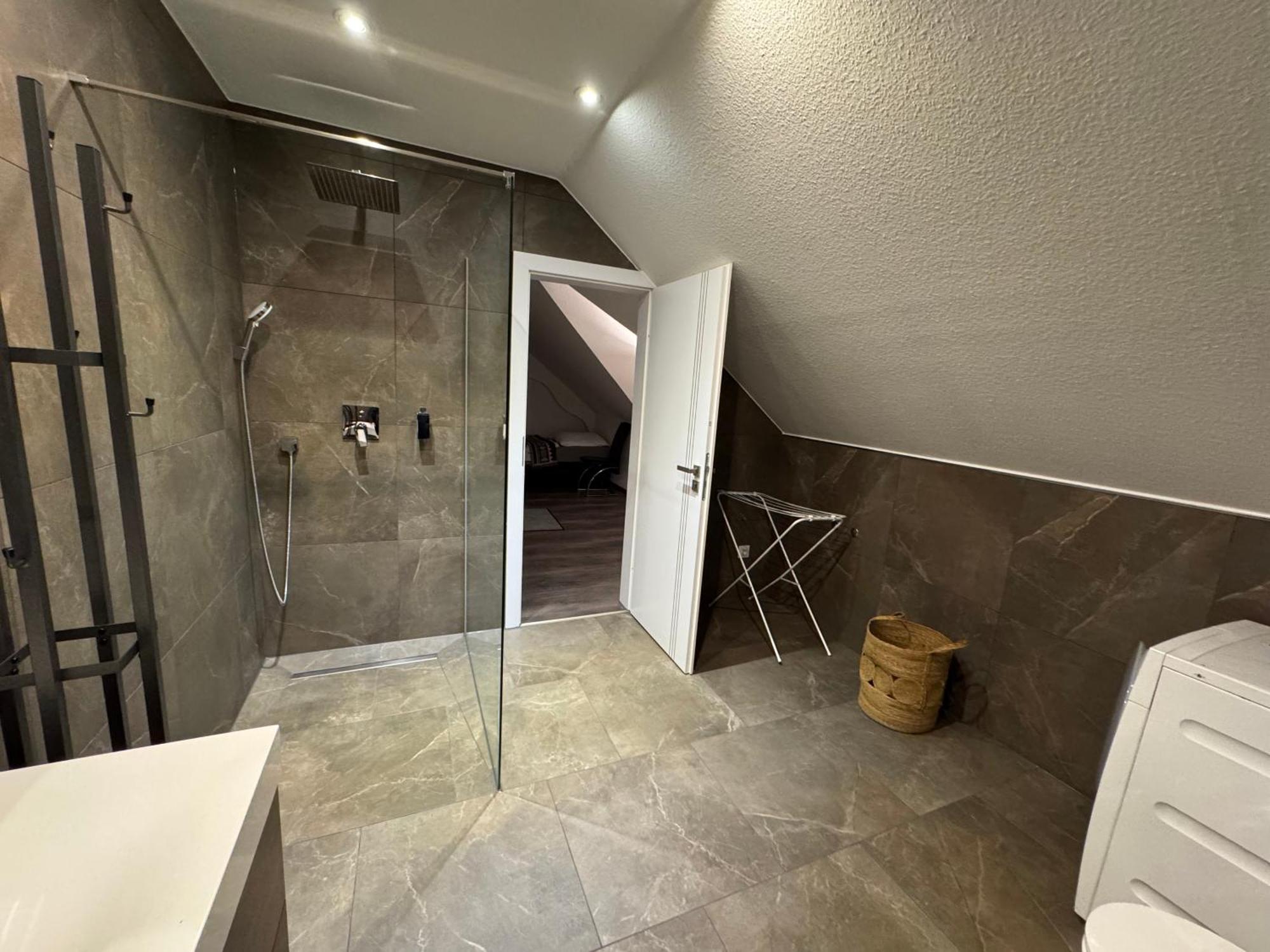 Modern House Gehrden Auf 2 Etagen, Nice Garten, Barbecue, Contactless Check-In, Free Parking المظهر الخارجي الصورة